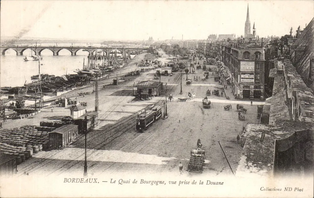 Bordeaux — O Quai de Bourgogne, vista tirada da Alfândega — Coleções ND Phot - Frente