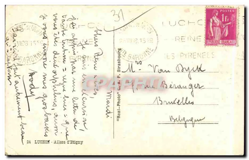 Vista de Luchon — Avenida arborizada com montanha no fundo — Real-Photo G. A. P. Strasbourg - Verso