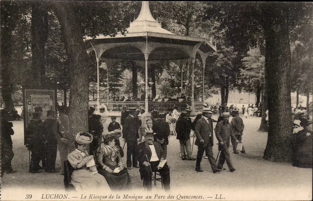 Luchon — Der Musikkiosk im Parc des Quinconces — LL. - Vorderseite