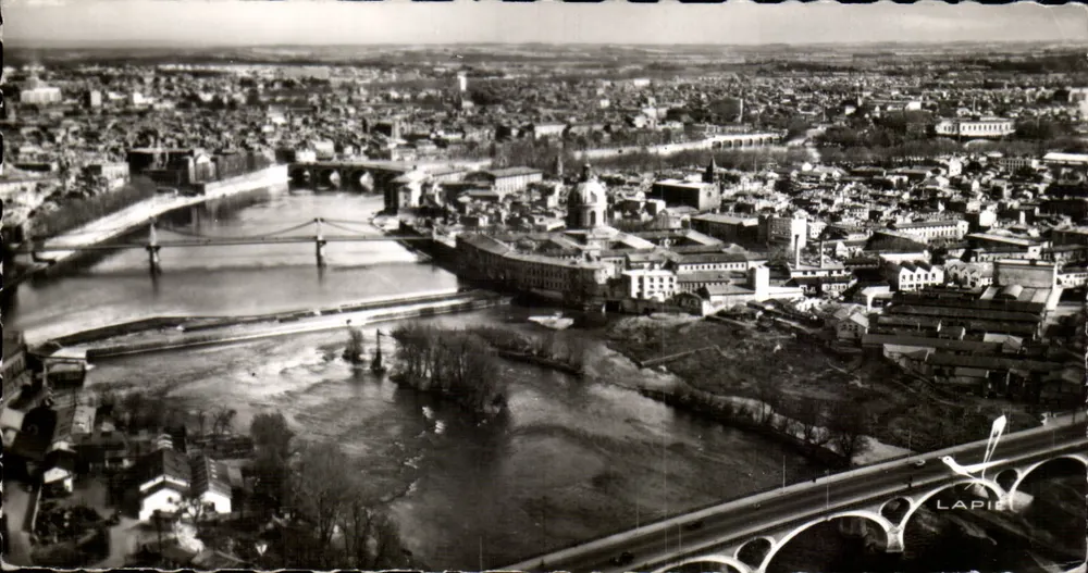 Toulouse — vista aérea com pontes e rio — editor LAPIE - Frente
