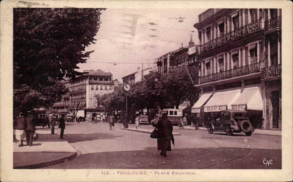 Toulouse - Place Esquirol — vista urbana com trêm e loja BIEC — editor CAE, n° 112 - Frente