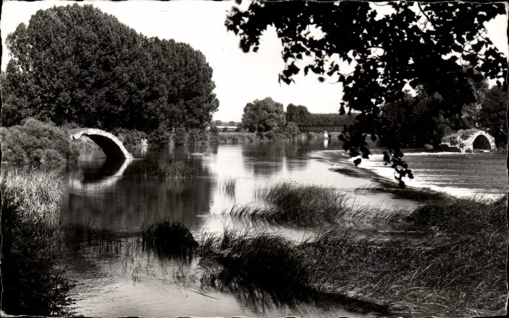 Dole (Jura) — Oude Brug over de Doubs — Les Éditions de l'Est - Voorkant
