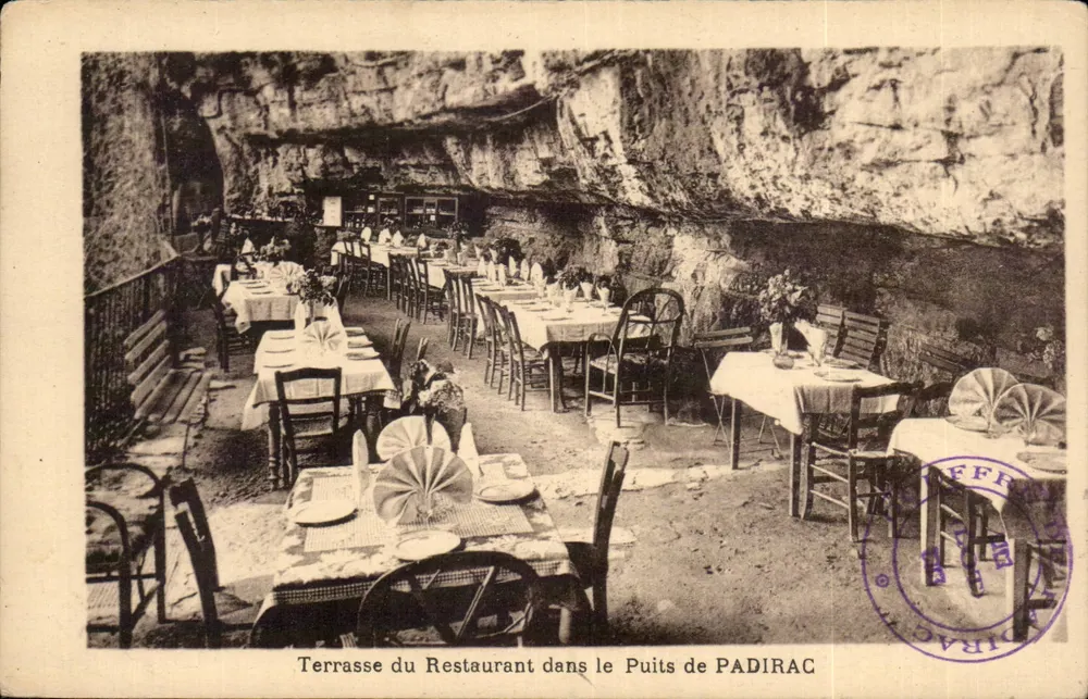 Terrasse do Restaurante no Poço de PADIRAC — editor desconhecido, número de série não visível - Frente
