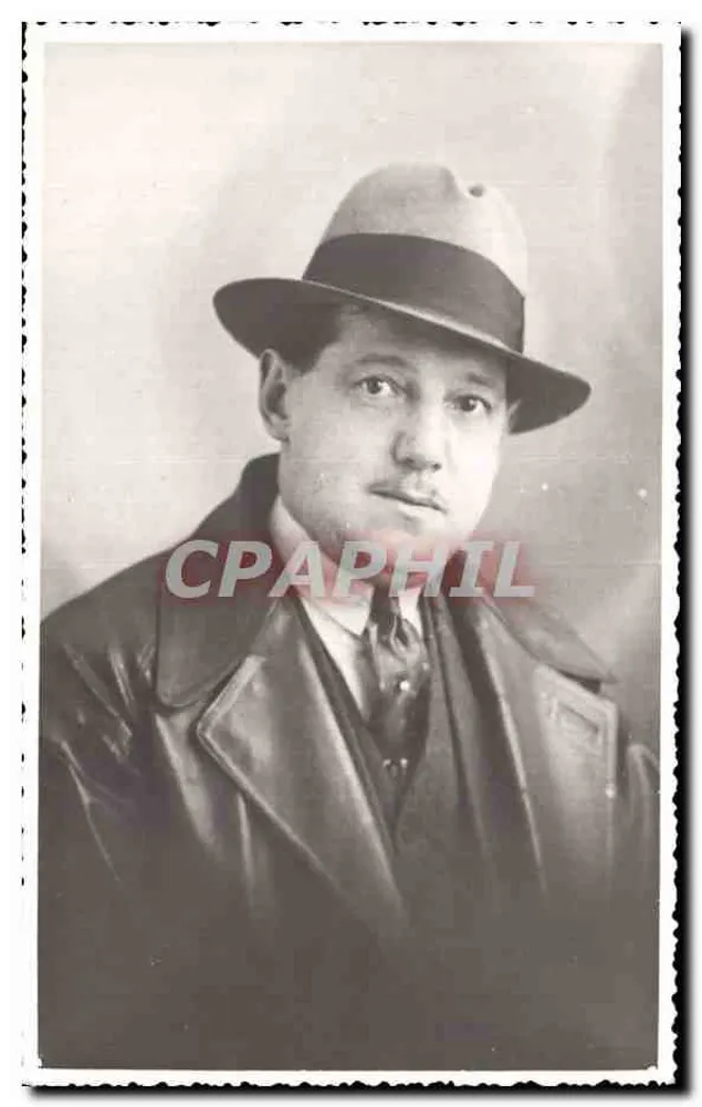 Retrato de um homem com casaco de couro e chapéu — editor não identificado, número de série não visível - Frente