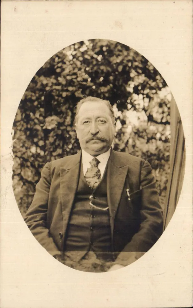 Retrato de um homem — editor e número de série ilegíveis - Frente