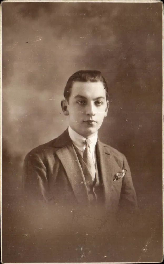 Retrato de um jovem — editor G. Ménant, Riens - Frente