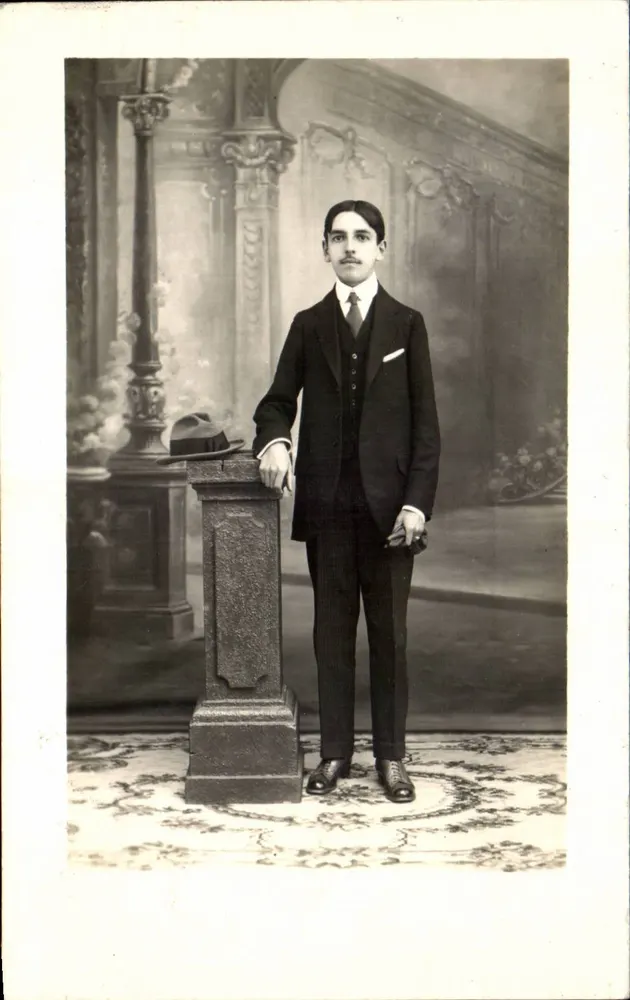 Retrato de um jovem — estúdio — Carta postal datada 2-1-1917 - Frente
