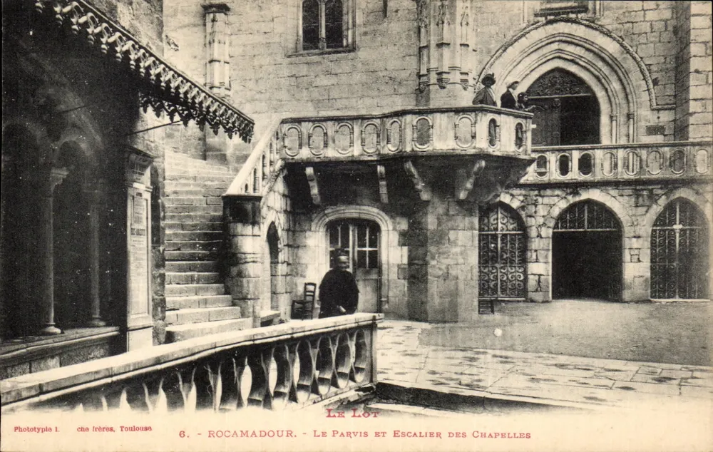 Rocamadour - O Pátio e Escada das Capelas — Fototipia L. cha Frères, Toulouse, n°6 - Frente