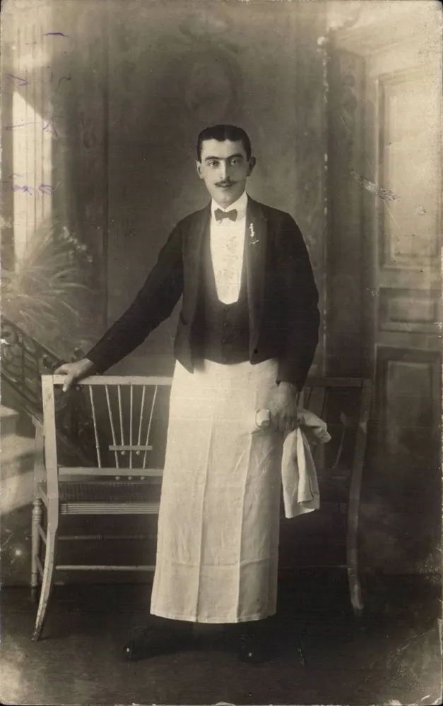 Retrato de um garçom — Paris — Photo Star, 91, Faub. St-Antoine - Frente