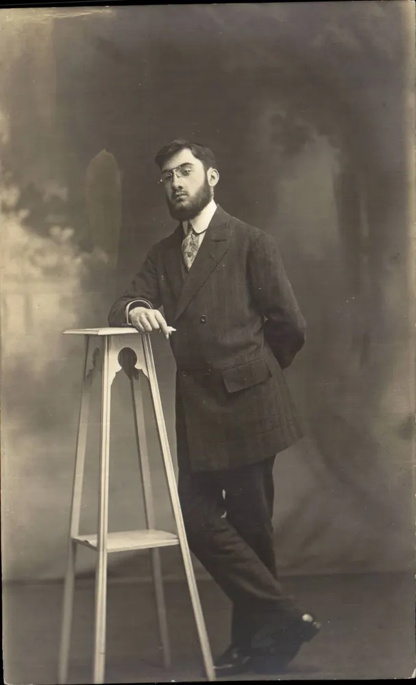 Retrato de homem em traje — estúdio — Alpes, França - Frente