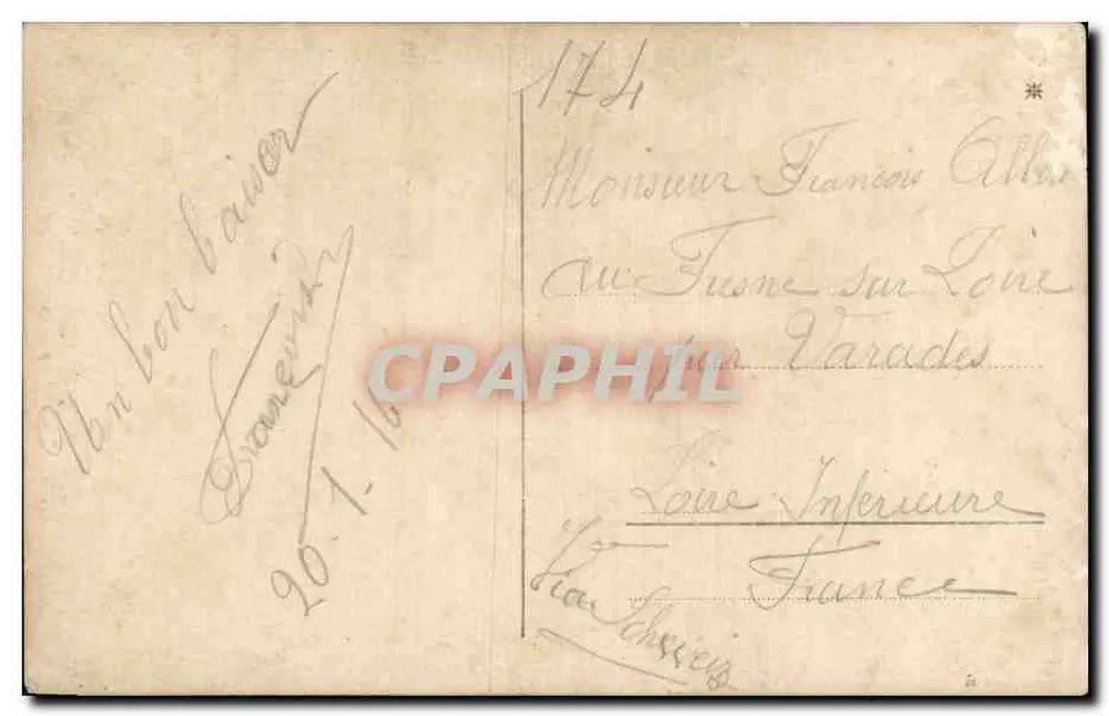 Quatro homens diante de um prédio de madeira — editor desconhecido, número de série não visível - Verso