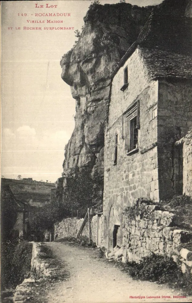 Rocamadour — Virille-Haus und der überstehende Felsen — Phototypie Labouche frères, Toulouse - Vorderseite