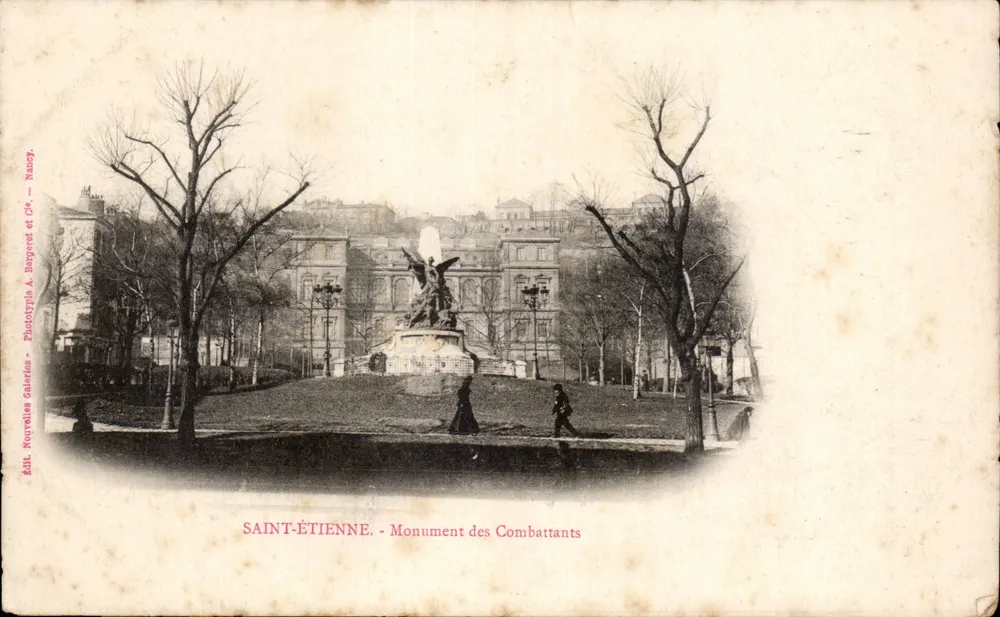 Saint-Étienne - Monument des Combattants — éditeur : Attil. Nouvelles Galeries - Phototypie A. Bergond et Cie - Naucy - Recto
