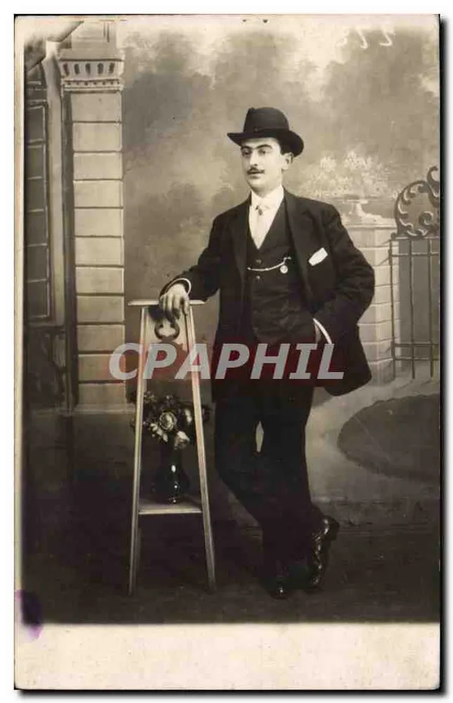 Porträt eines Mannes in einem Anzug — Studio — Fotografie CHARRÉRON, 11, Faubourg Saint-Martin — PARIS - Vorderseite