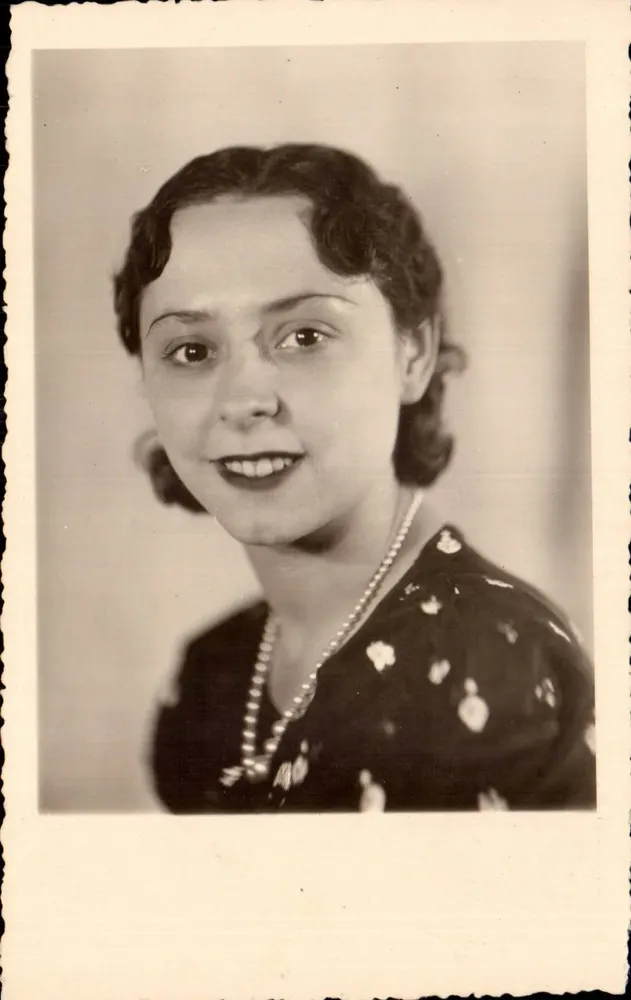Retrato de uma mulher — época 1930 — n° 5743 - Frente