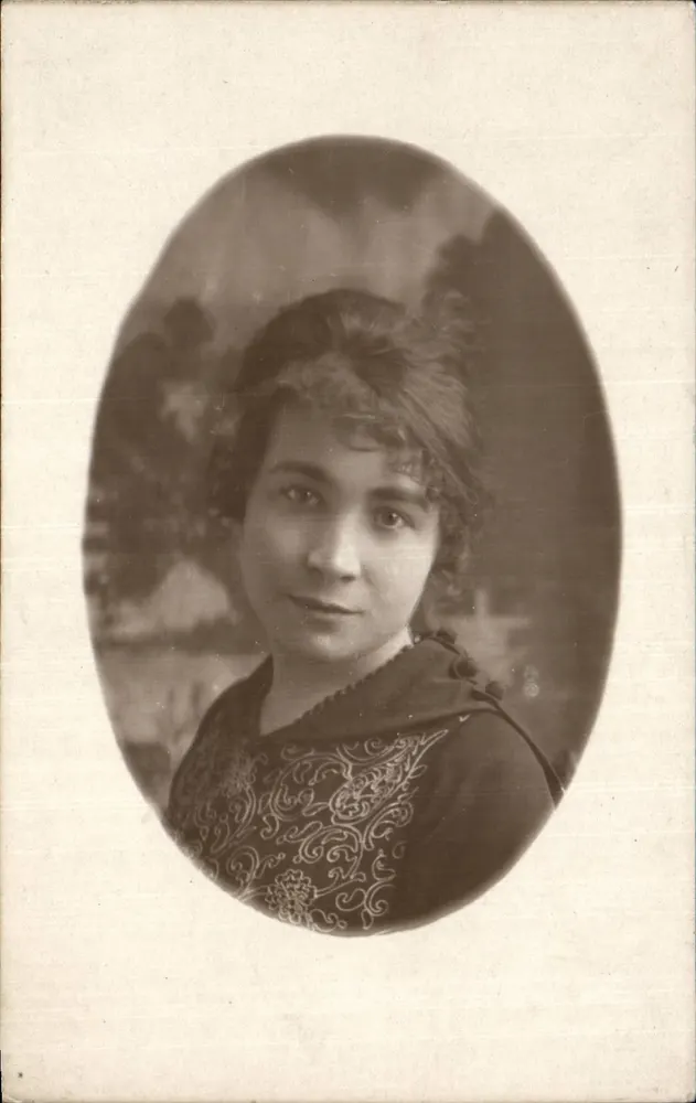 Retrato de uma jovem mulher — Américan Photographic Studio, Paris — número de série não visível - Frente