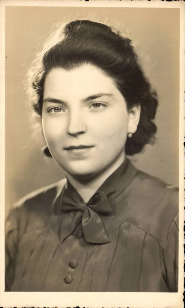 Porträt einer jungen Frau — Paris 1941 — A. Vidal, Paris - Vorderseite