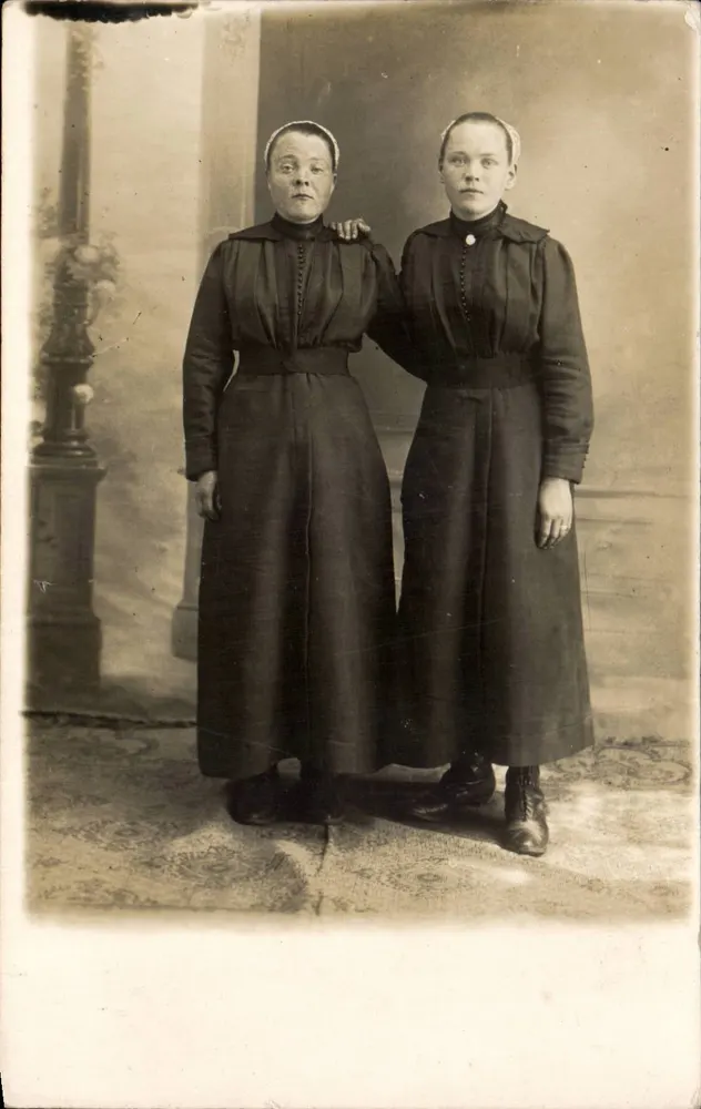 Duas religiosas — estúdio fotográfico — R. Guillaume, Paris - Frente