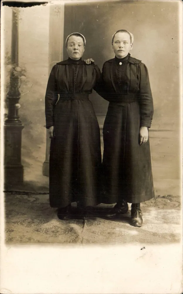 Duas religiosas — estúdio fotográfico — R. Gullimon, Paris - Frente