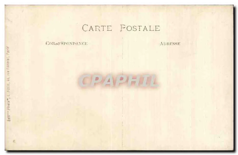 Donna davanti a una porta d'ingresso ornata — editore L. NOCH, Parigi - Verso