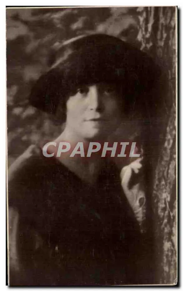Mulher com chapéu — retrato ao ar livre — Bilhete postal - Frente
