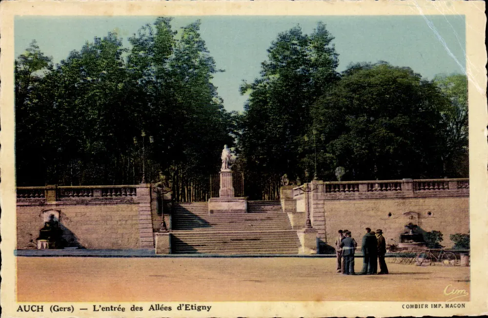 Auch (Gers) — A entrada das Alées d'Etigny — Combier Imp. Macon - Frente