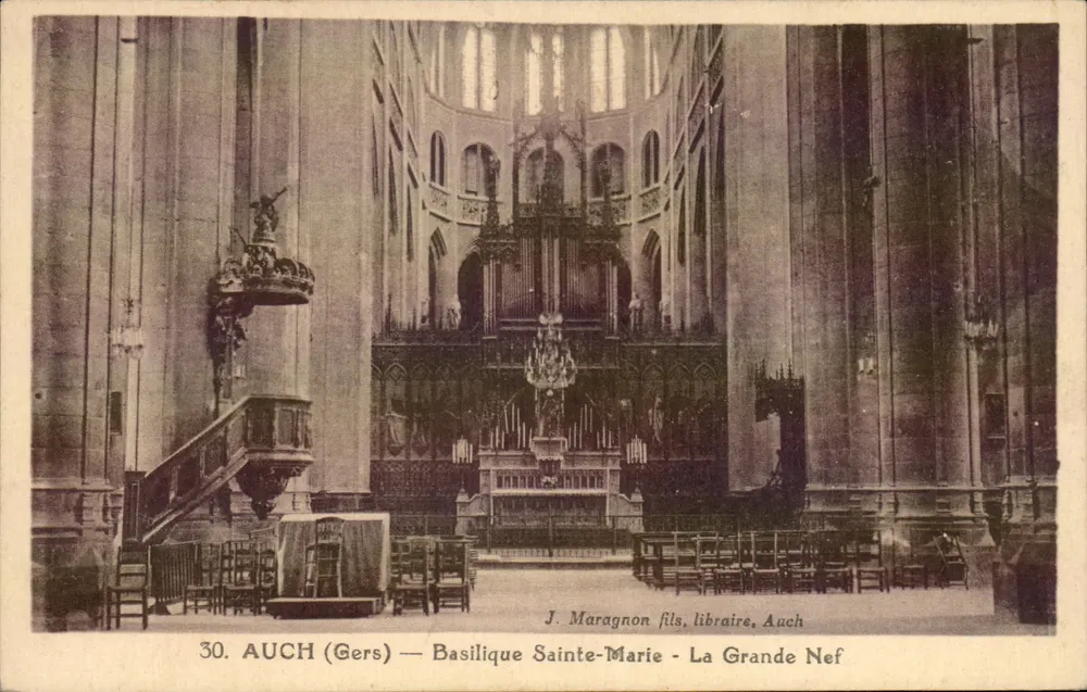 Auch (Gers) — Basilika Sainte-Marie — Die Große Nave - Vorderseite