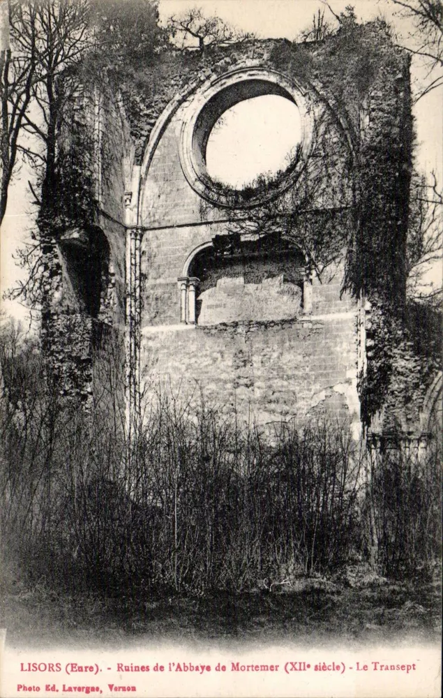 Lisours (Eure) - Ruïnes van de Abdis Mortemer (12e eeuw) - Het Transept - Voorkant