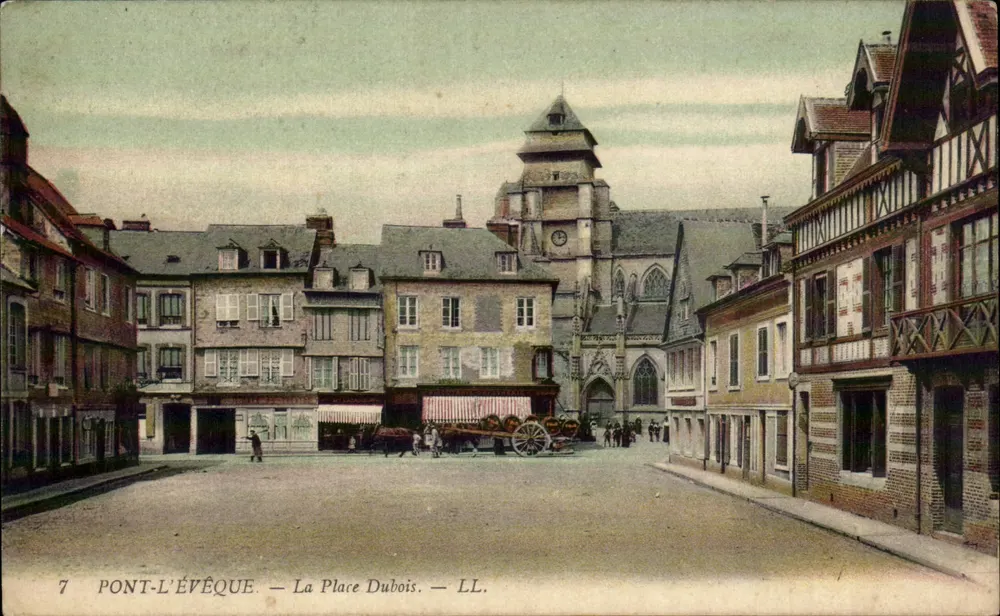 Pont-l'Évêque — A Praça Dubois — LL. - Frente