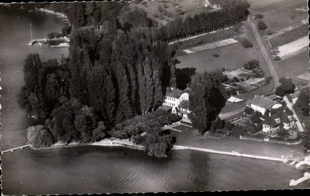 Messery (Haute-Savoie) — Vista aérea ; a Ponta — Editor J. Cellard, Lyon - Frente