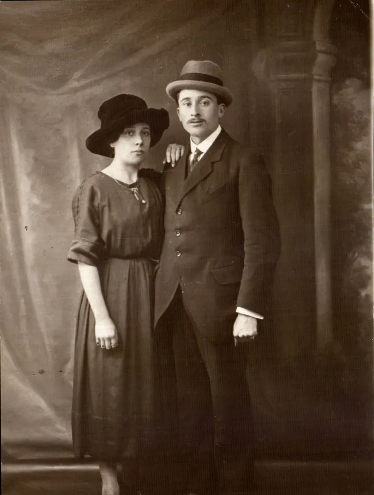 Porträt eines Paares — Ära 1920 — Nr. 8219 - Vorderseite