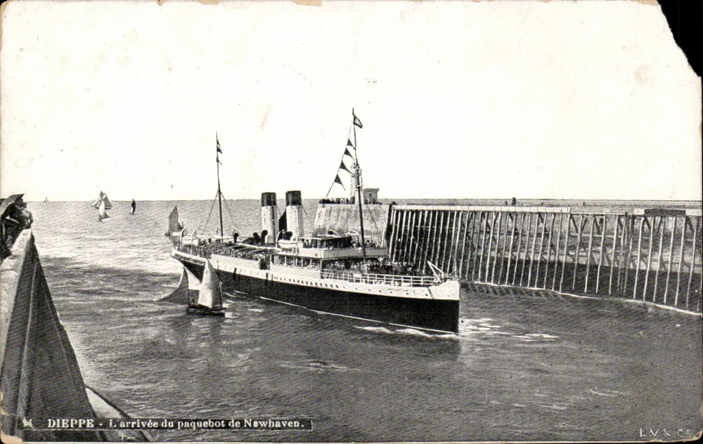 Dieppe — La llegada del transatlántico de Newhaven — LVRC 80 - Anverso