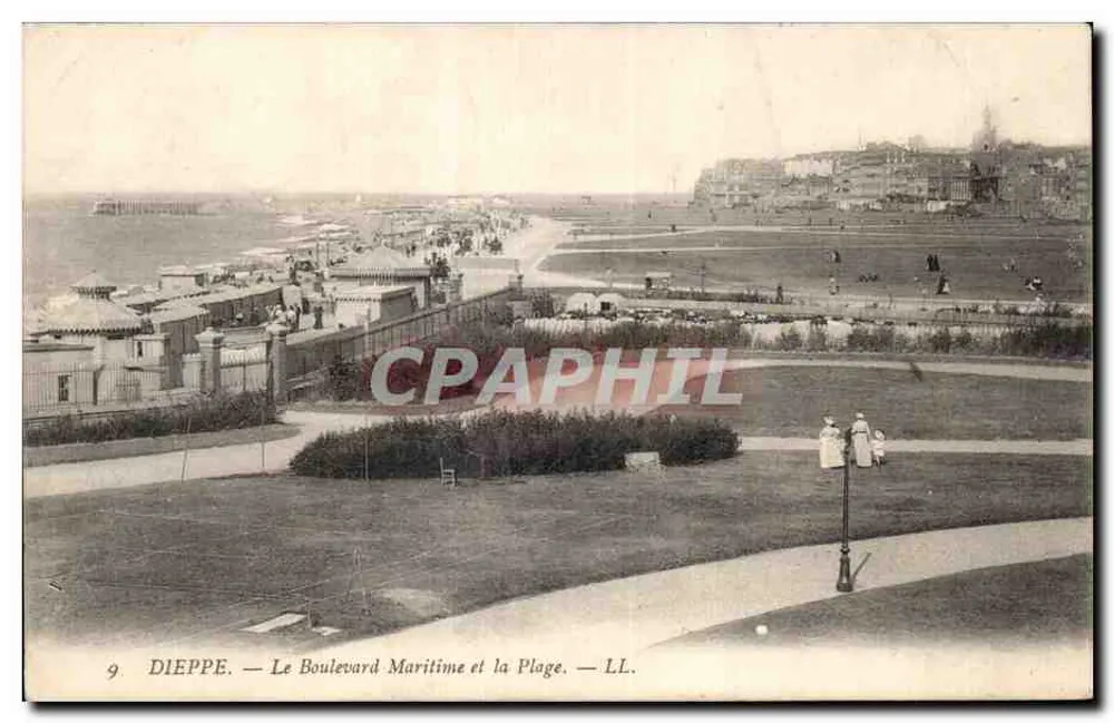 Dieppe — El Boulevard Marítimo y la Playa — LL. - Anverso