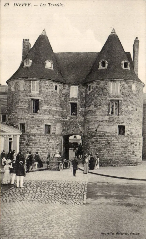 Dieppe — As Torres — Nouvelles Galeries, Dieppe - Frente