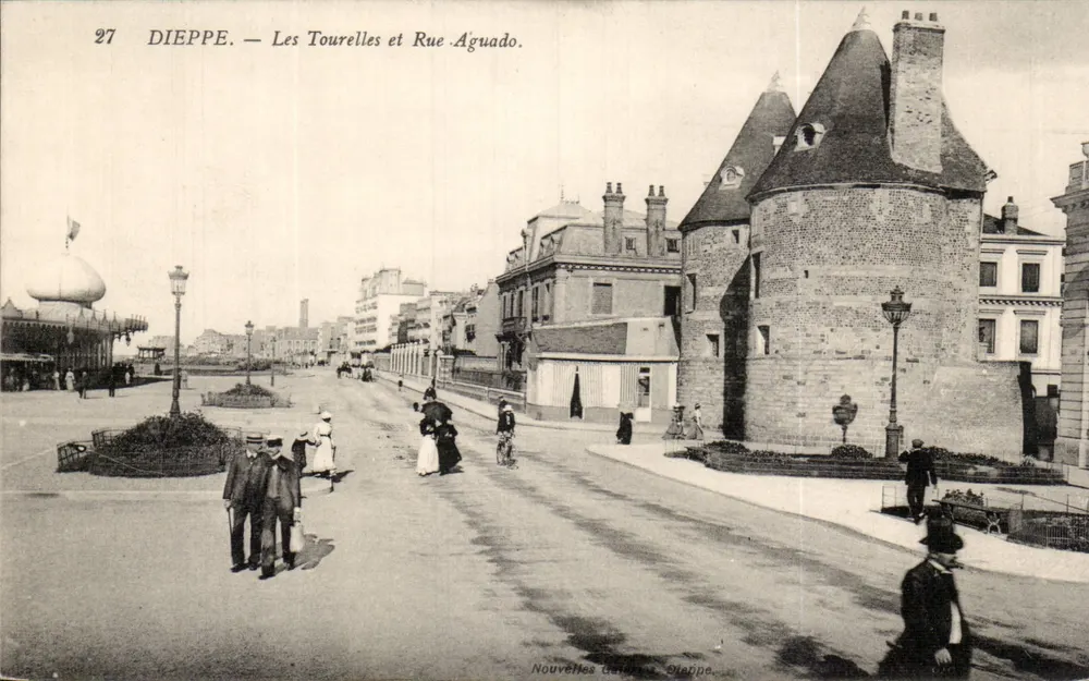 Dieppe — Les Tourelles und Rue Aguado — Nouvelles Galeries Dieppe - Vorderseite