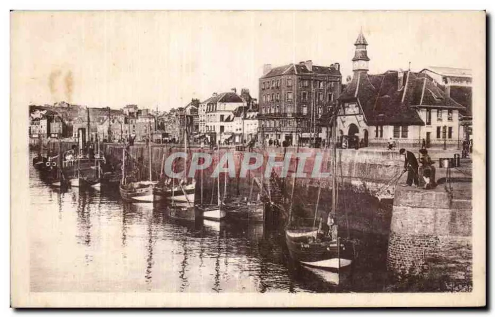 Hafen von Dieppe — Ansicht des Kai und der Boote — Verlag Levy, 331 rue de la Halle au Poisson, Dieppe - Vorderseite