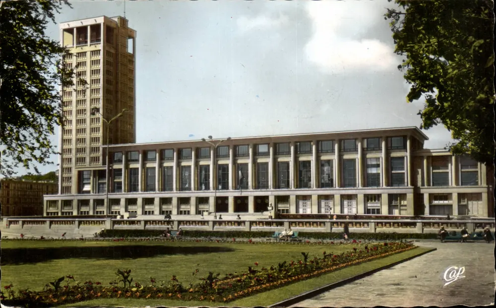 Hotel de Ville de Le Havre — visão do edifício e da torre — editor Cap - Frente