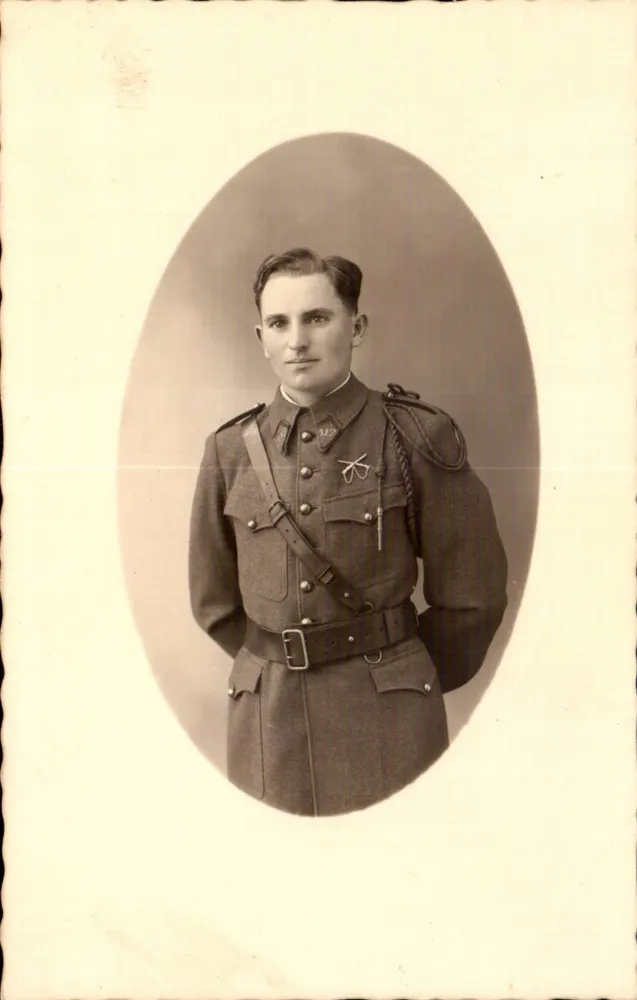 Soldat in Uniforme — Portrait — Ansichtskarte - Vorderseite