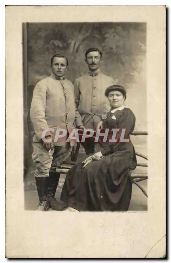 Drei Personen in militärischer Uniform — Studiofoto — Verleger Paris - Vorderseite