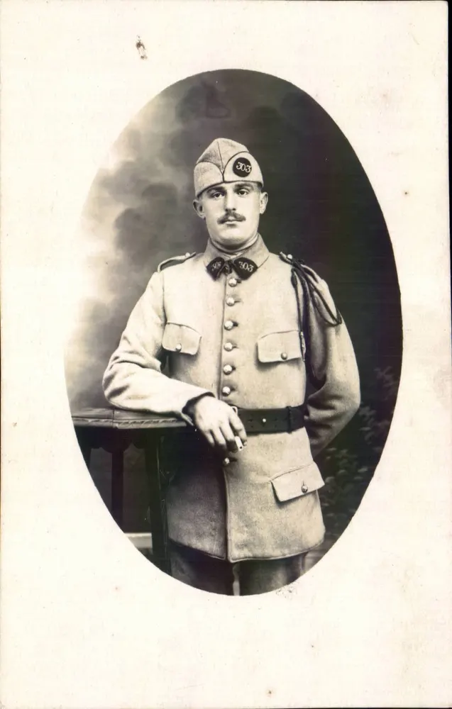 Soldat in Uniform — Nummer 303 — unbekannter Verlag, Seriennummer nicht sichtbar - Vorderseite