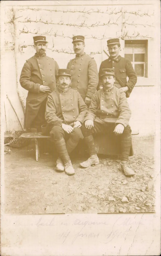 Fünf Soldaten in Uniform — Argonne, Frankreich — datiert 14. März 1918 - Vorderseite