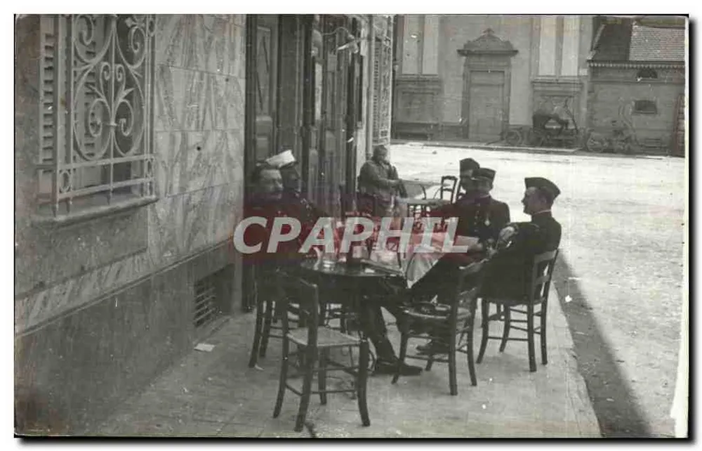 Soldaten im Uniform — Außencafé — Verlag P. Jules "AS DE TRÉFLE" - Vorderseite