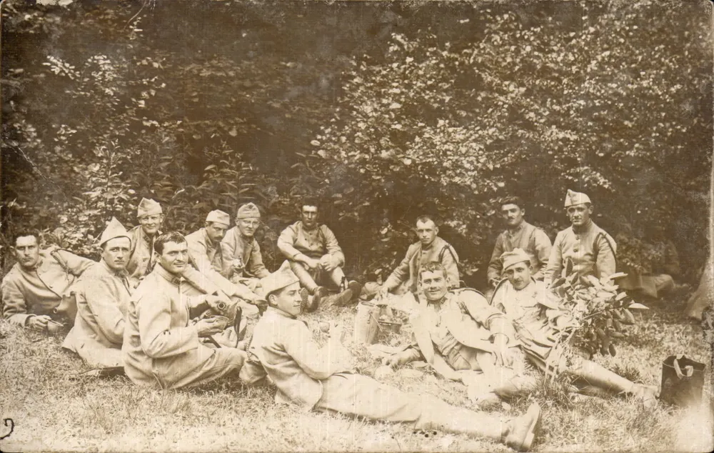 Gruppe Soldaten — im Wald — Nr. 2 - Vorderseite
