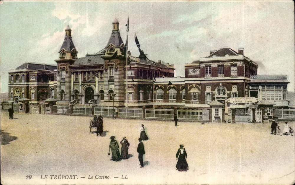 Le Tréport — O Casino — LL - Frente