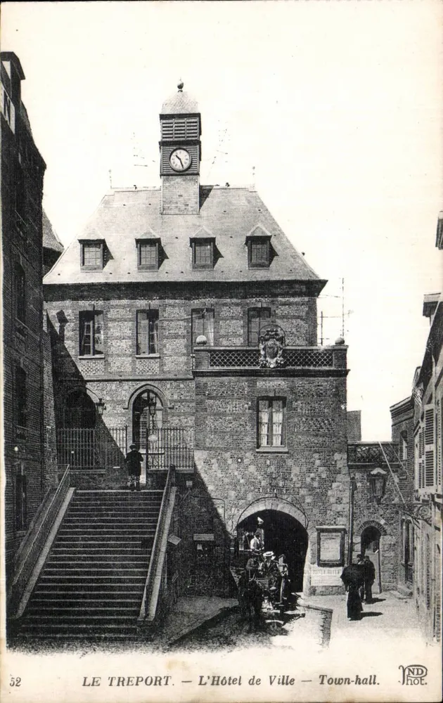 Le Tréport — O Palácio de Justiça — Town-hall. - Frente