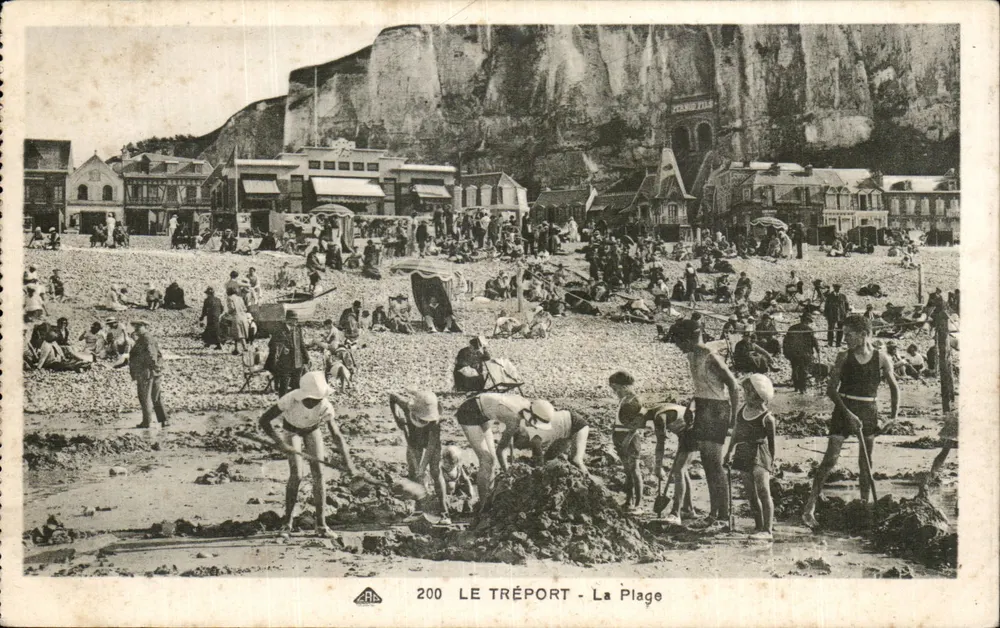 Le Tréport - A Praia — vista da praia e das falésias — editor ARA, n° 200 - Frente
