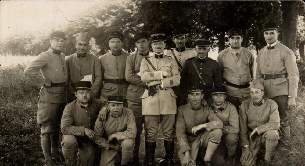 Grupo de soldados — França — número de série não visível - Frente