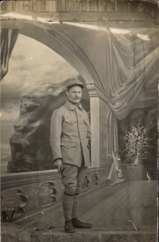 Soldat in Uniform — Fotostudio — Verleger Guillaume, Brespflug et Cie, Paris - Vorderseite