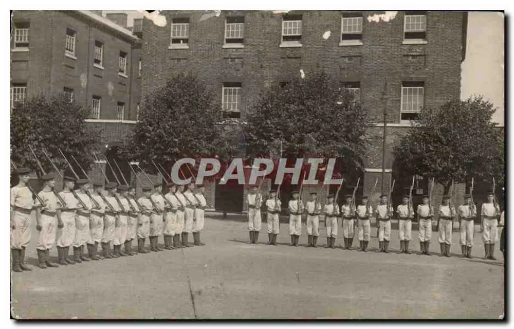 Soldaten in Formation — Garnison — J. C. Lawrence & Son, 22 Elmburst Road, Gasport - Vorderseite