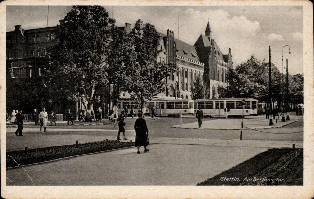 Stettin. Am Berliner Tor — Ansicht der Plaza mit Straßenbahn und Gebäuden — Verlag M. Hertzfeldt, Stettin - Vorderseite